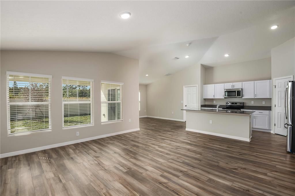 For Sale: $354,681 (4 beds, 2 baths, 1850 Square Feet)