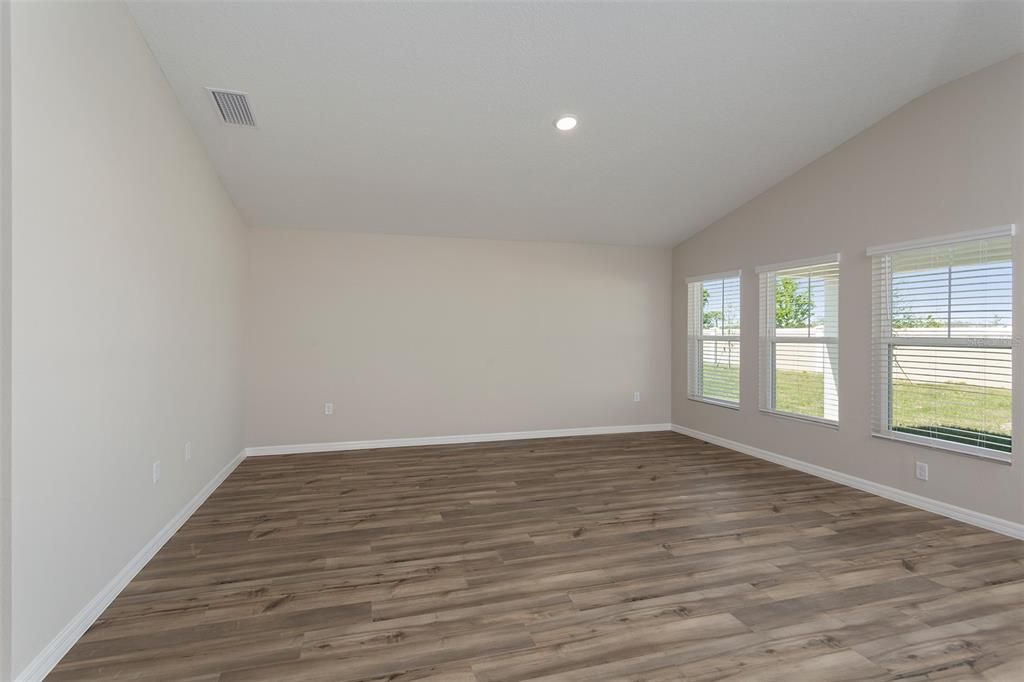 For Sale: $354,681 (4 beds, 2 baths, 1850 Square Feet)