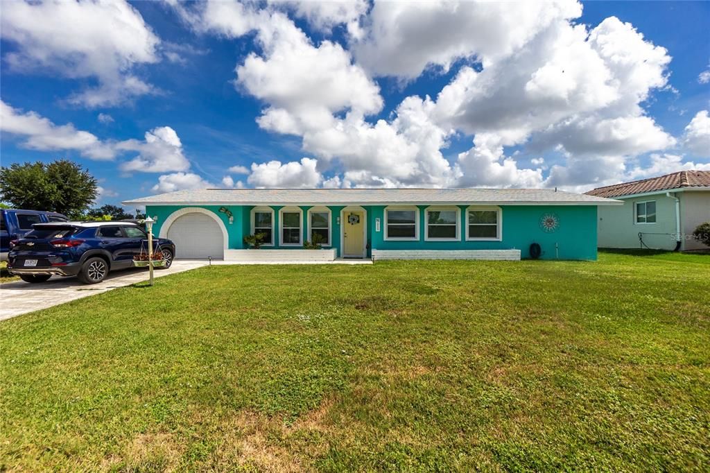 For Sale: $335,000 (3 beds, 2 baths, 1739 Square Feet)