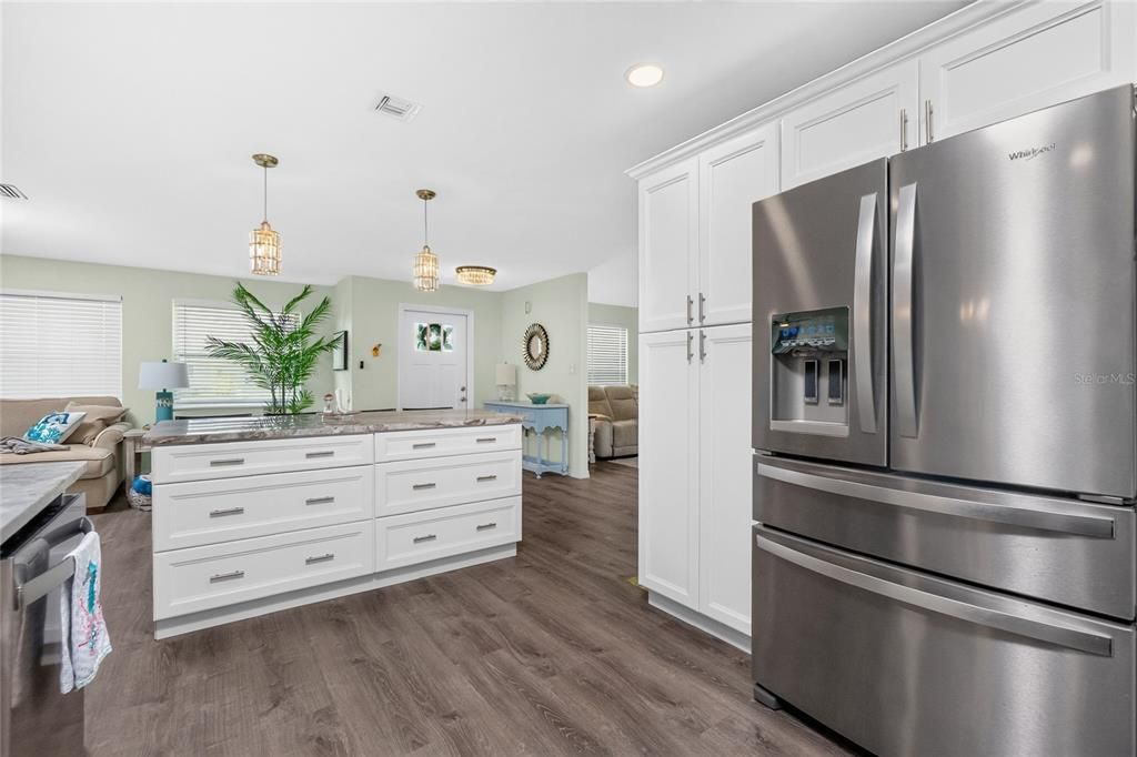 For Sale: $335,000 (3 beds, 2 baths, 1739 Square Feet)