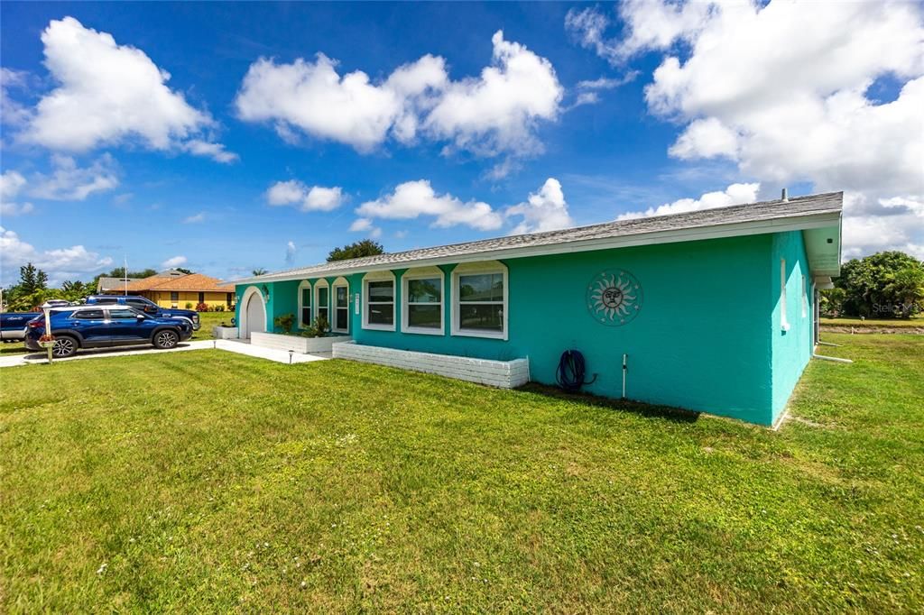 For Sale: $335,000 (3 beds, 2 baths, 1739 Square Feet)
