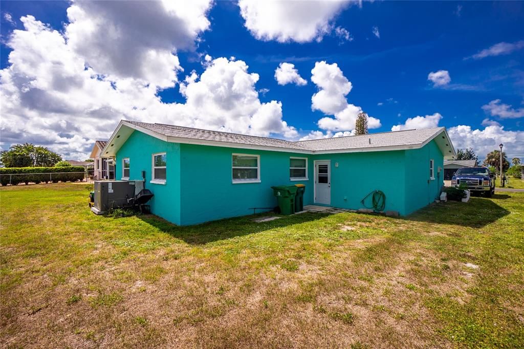 For Sale: $335,000 (3 beds, 2 baths, 1739 Square Feet)