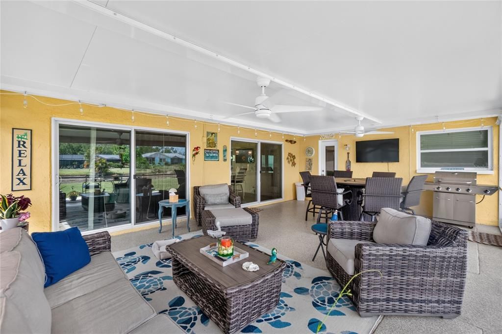 For Sale: $335,000 (3 beds, 2 baths, 1739 Square Feet)