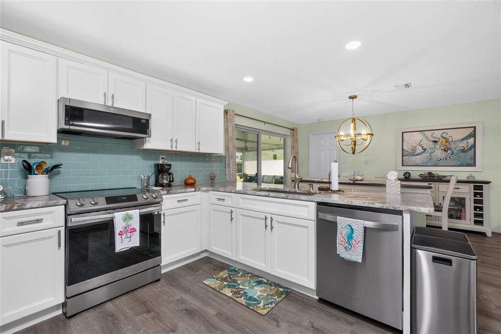 For Sale: $335,000 (3 beds, 2 baths, 1739 Square Feet)