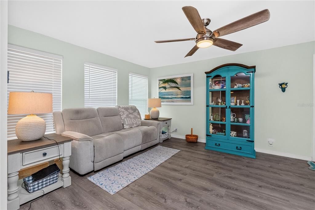 For Sale: $335,000 (3 beds, 2 baths, 1739 Square Feet)