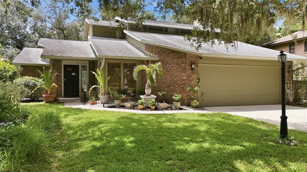Active With Contract: $549,000 (4 beds, 2 baths, 2378 Square Feet)