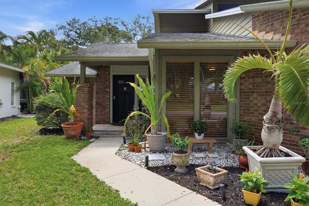 Active With Contract: $549,000 (4 beds, 2 baths, 2378 Square Feet)