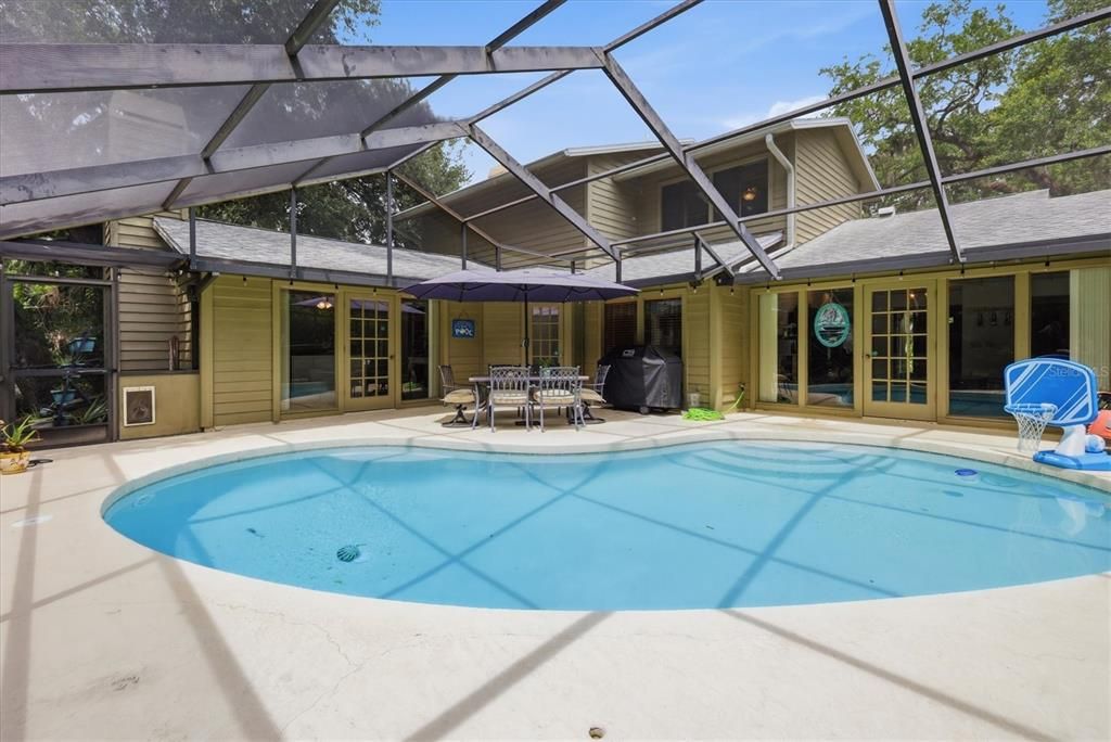Active With Contract: $549,000 (4 beds, 2 baths, 2378 Square Feet)