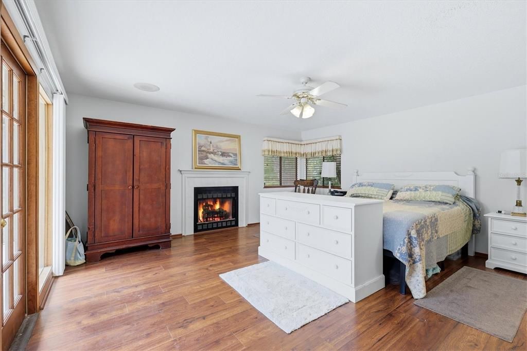 Active With Contract: $549,000 (4 beds, 2 baths, 2378 Square Feet)