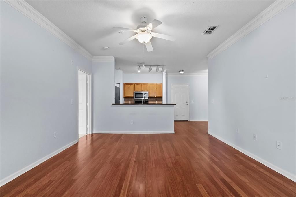 For Sale: $295,000 (2 beds, 2 baths, 1242 Square Feet)