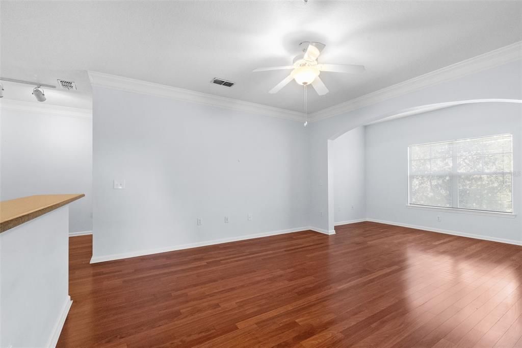 For Sale: $295,000 (2 beds, 2 baths, 1242 Square Feet)