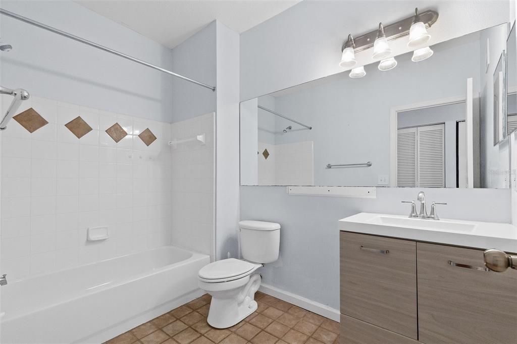 For Sale: $295,000 (2 beds, 2 baths, 1242 Square Feet)