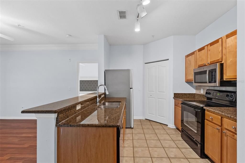 For Sale: $295,000 (2 beds, 2 baths, 1242 Square Feet)