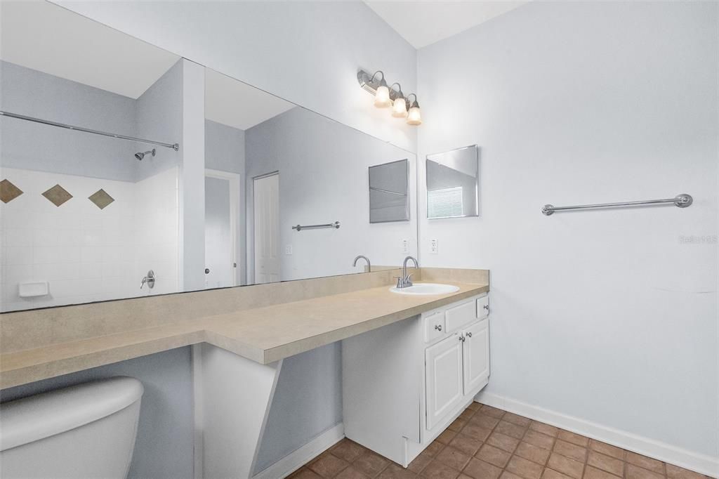 For Sale: $295,000 (2 beds, 2 baths, 1242 Square Feet)