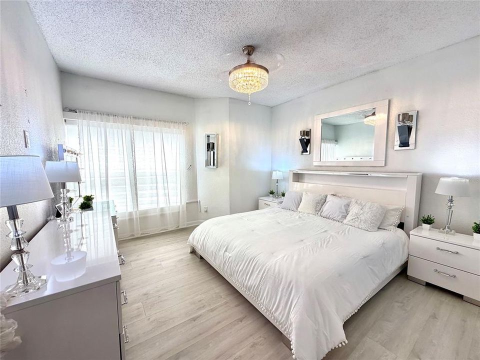 For Sale: $795,000 (2 beds, 2 baths, 1225 Square Feet)