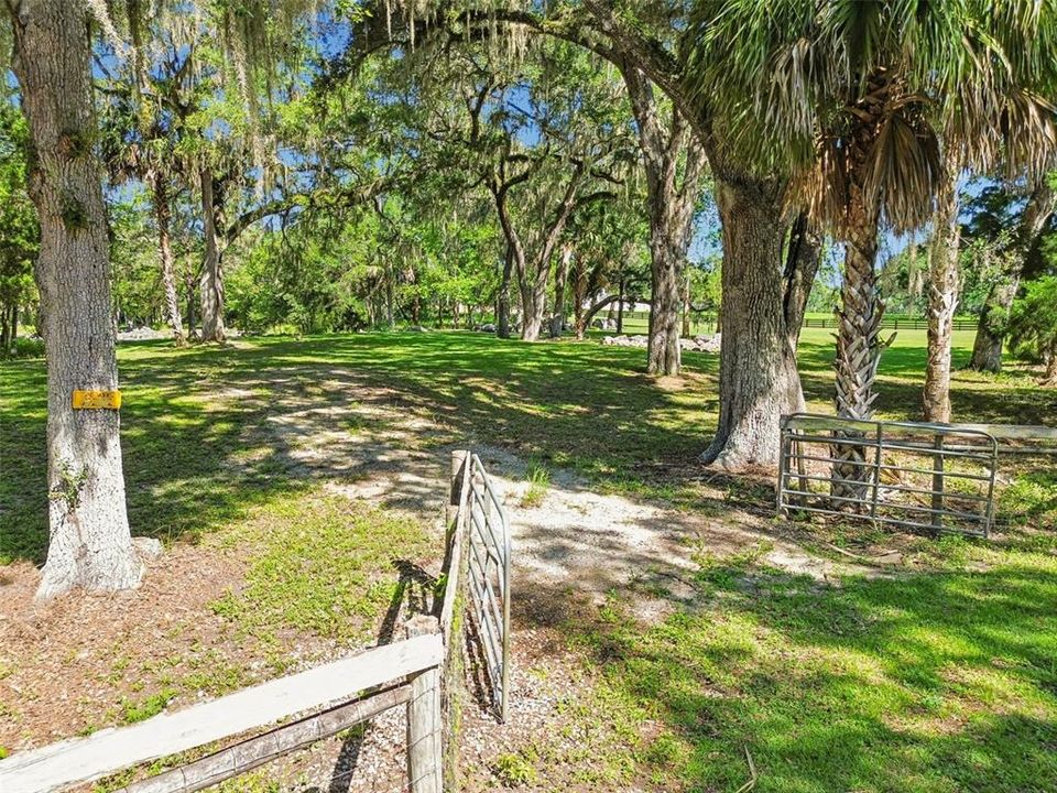 待售: $300,000 (6.04 acres)