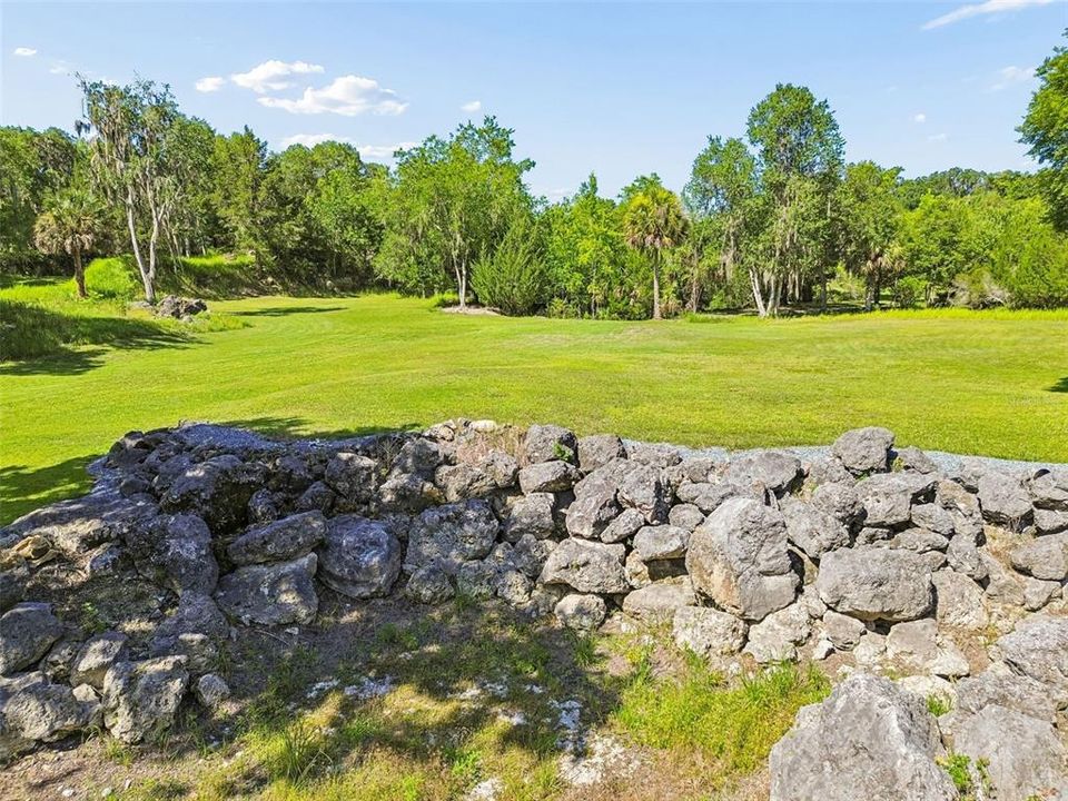 待售: $300,000 (6.04 acres)