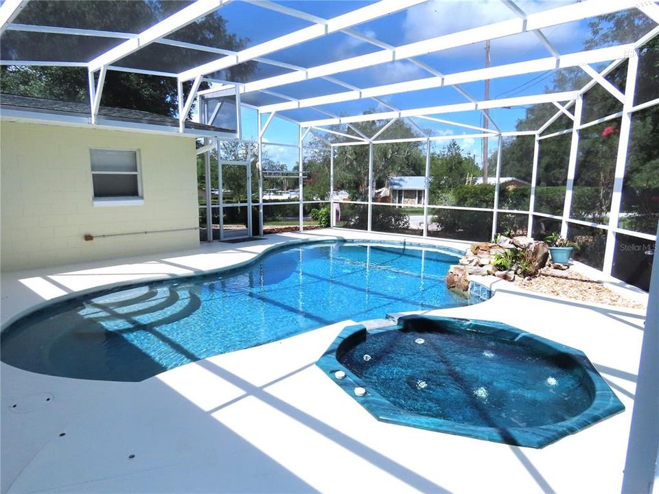 For Sale: $427,000 (3 beds, 2 baths, 1753 Square Feet)