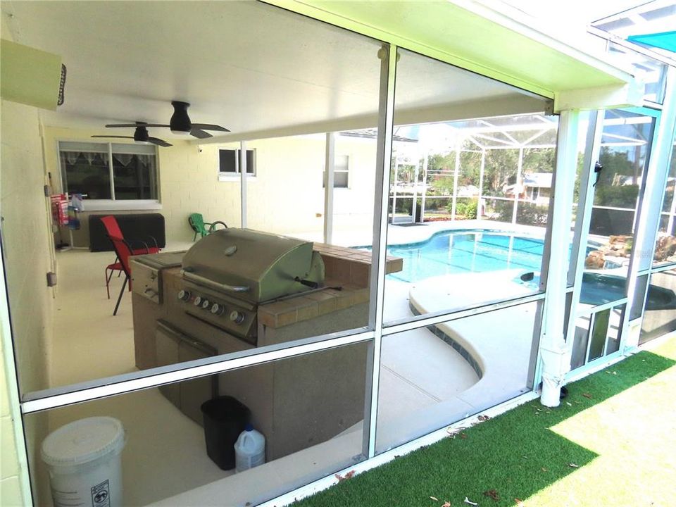 For Sale: $427,000 (3 beds, 2 baths, 1753 Square Feet)