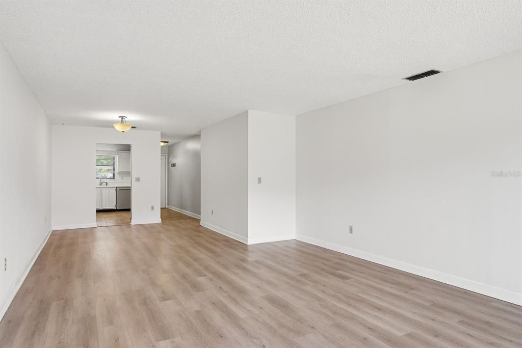 For Sale: $130,000 (2 beds, 2 baths, 1135 Square Feet)