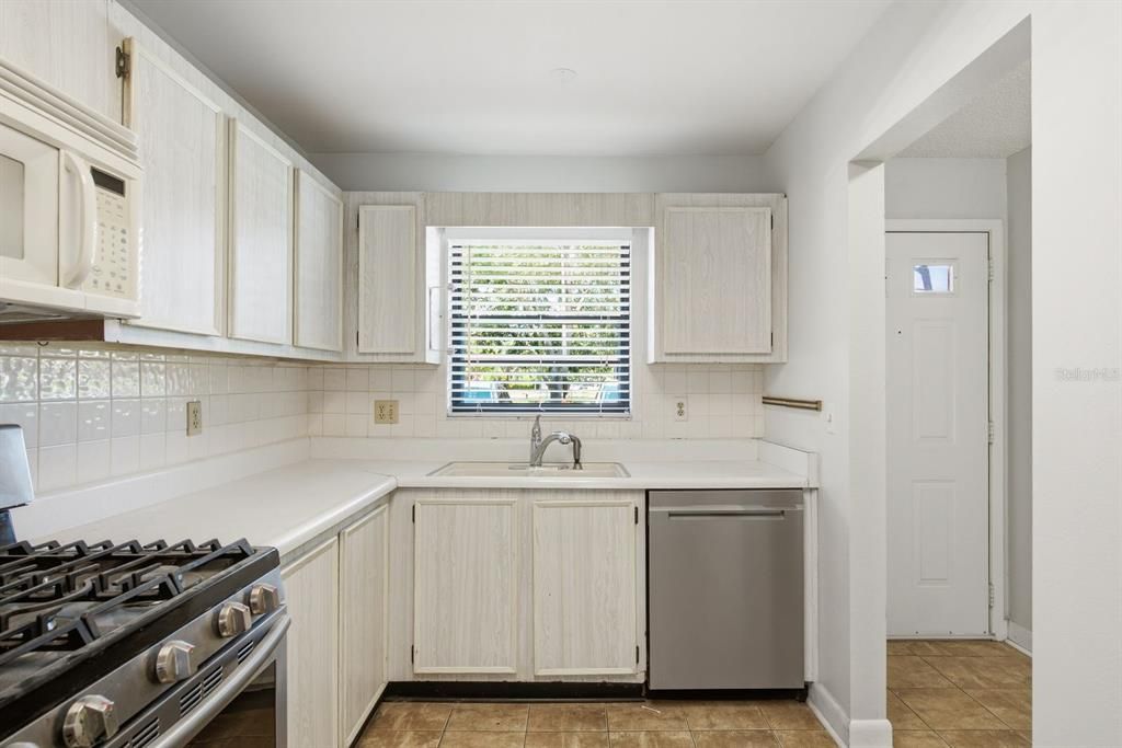 For Sale: $130,000 (2 beds, 2 baths, 1135 Square Feet)