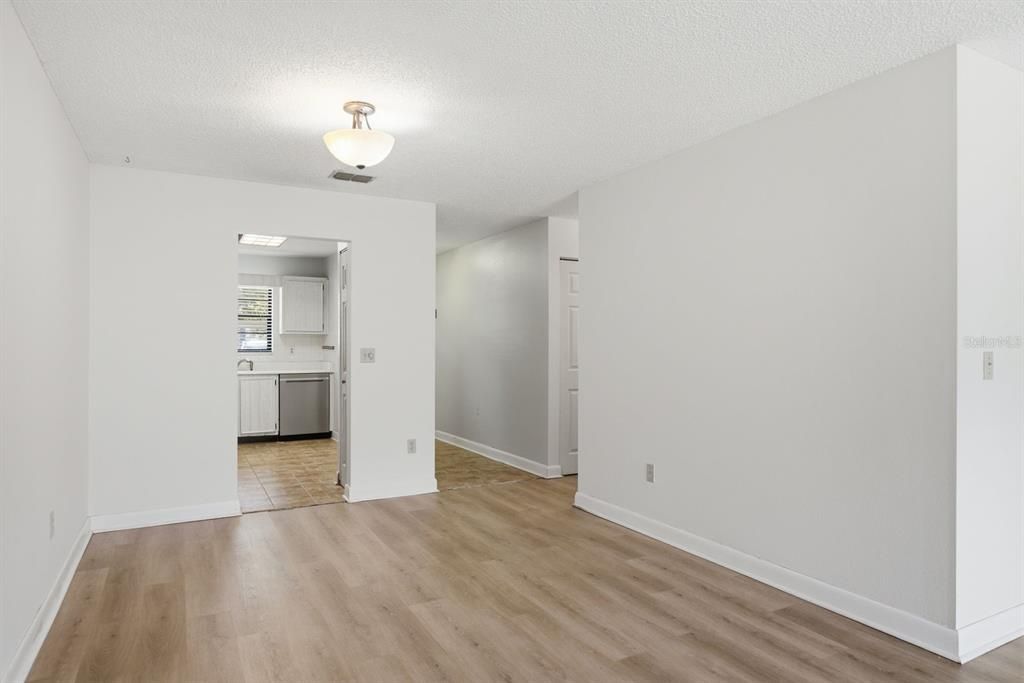 For Sale: $130,000 (2 beds, 2 baths, 1135 Square Feet)