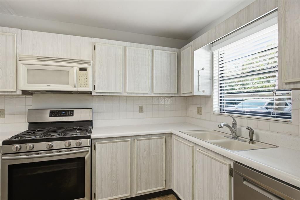 For Sale: $130,000 (2 beds, 2 baths, 1135 Square Feet)