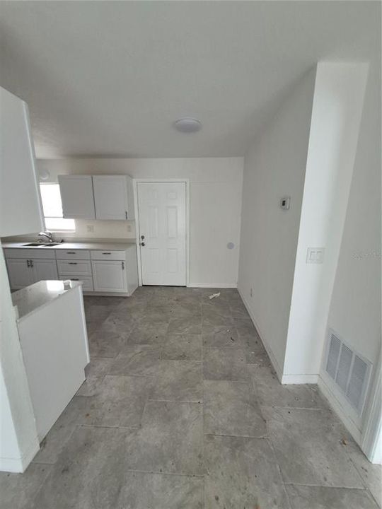 For Rent: $1,299 (3 beds, 1 baths, 1078 Square Feet)