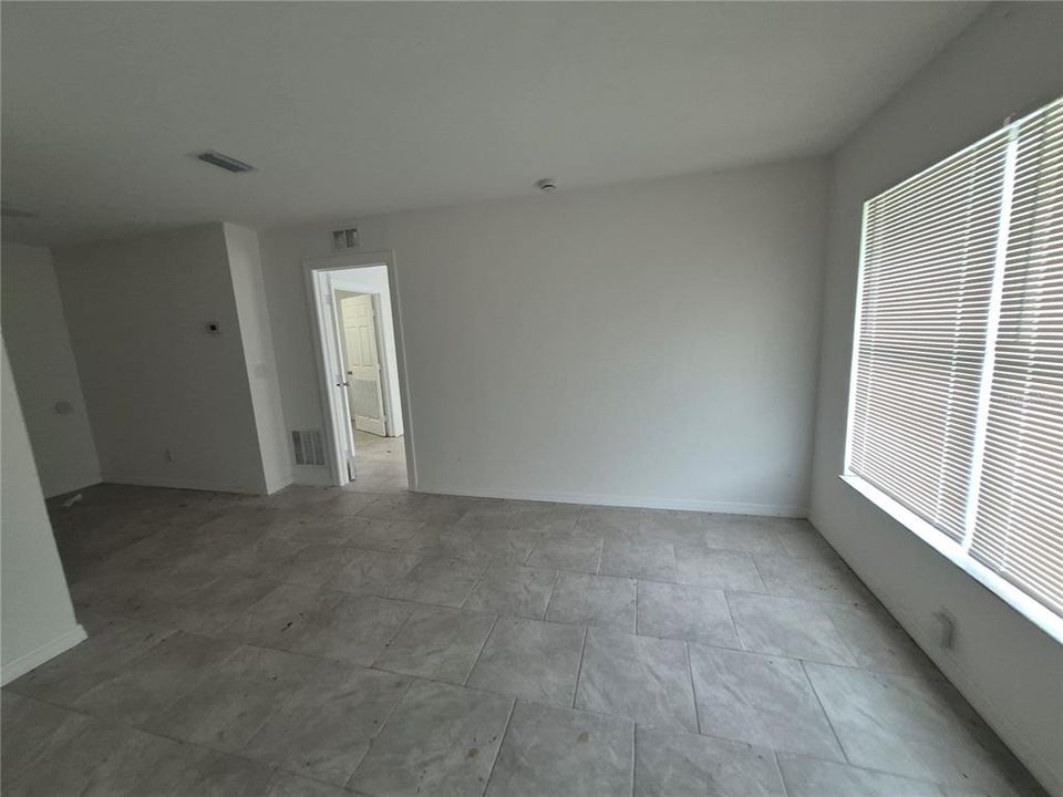 For Rent: $1,299 (3 beds, 1 baths, 1078 Square Feet)