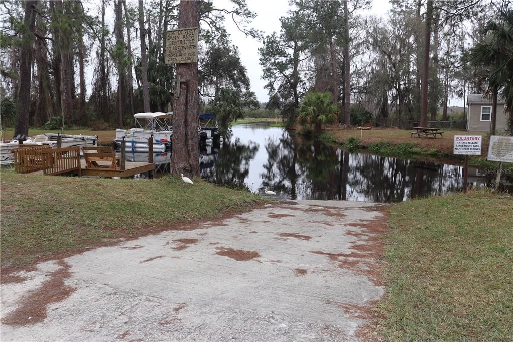For Sale: $323,500 (4 beds, 3 baths, 1560 Square Feet)