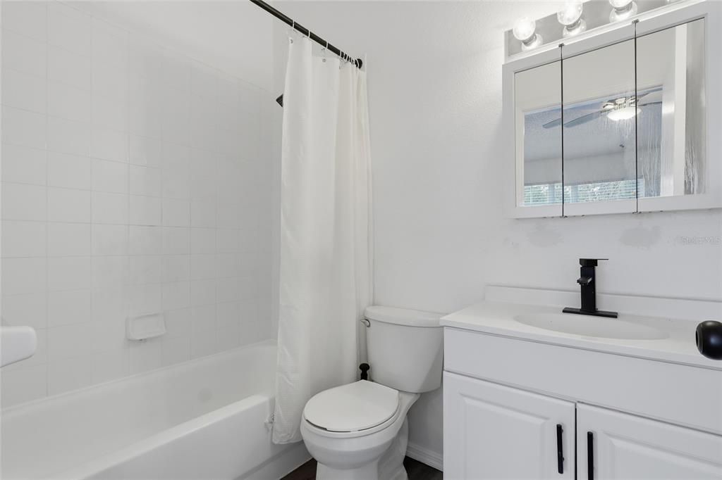 For Sale: $204,900 (2 beds, 2 baths, 1184 Square Feet)