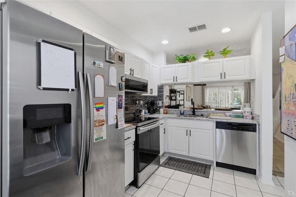 For Sale: $204,900 (2 beds, 2 baths, 1184 Square Feet)