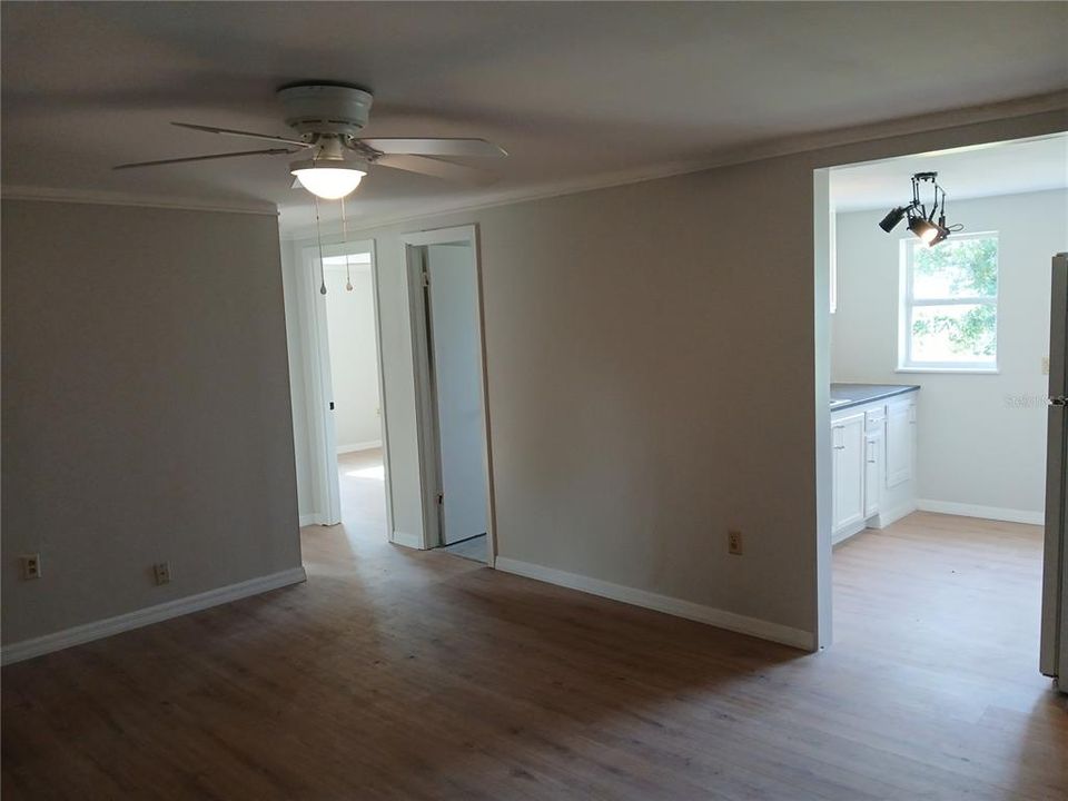 For Sale: $155,000 (2 beds, 1 baths, 660 Square Feet)