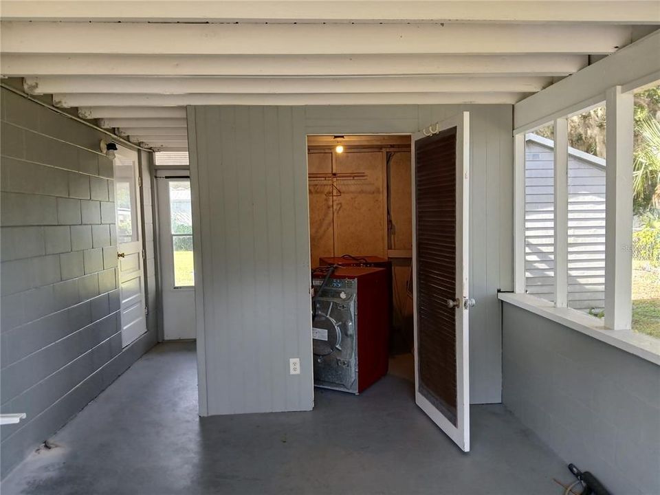 For Sale: $155,000 (2 beds, 1 baths, 660 Square Feet)