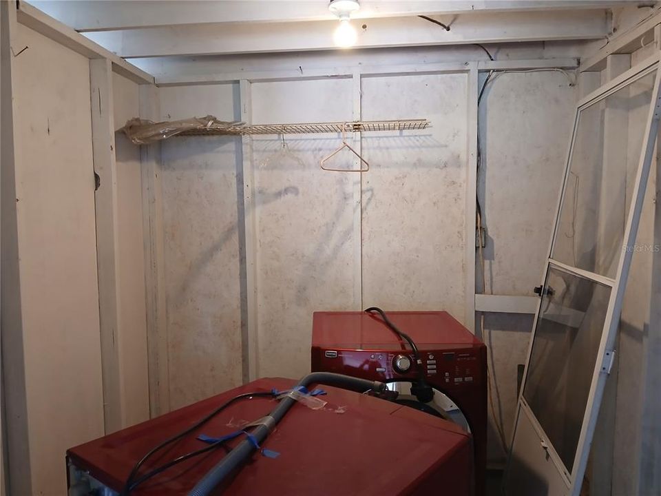 For Sale: $155,000 (2 beds, 1 baths, 660 Square Feet)