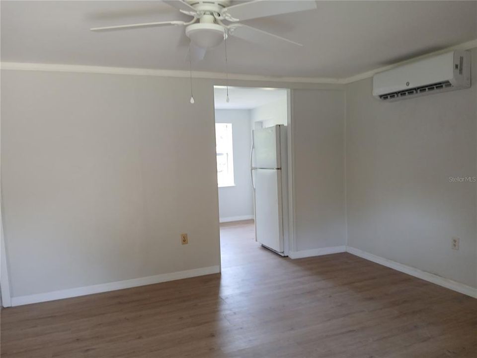 For Sale: $155,000 (2 beds, 1 baths, 660 Square Feet)