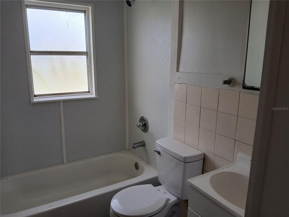 For Sale: $155,000 (2 beds, 1 baths, 660 Square Feet)