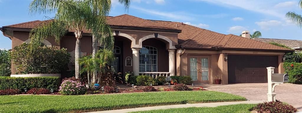 For Sale: $879,000 (4 beds, 3 baths, 2359 Square Feet)