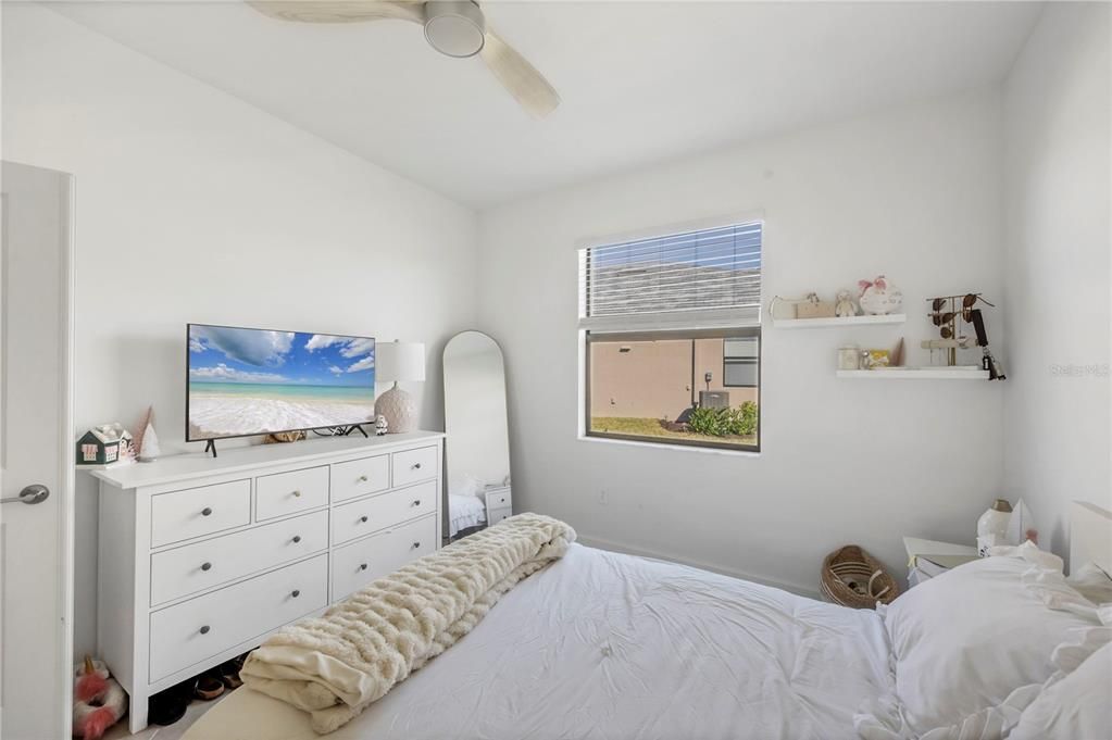 For Sale: $369,900 (2 beds, 2 baths, 1557 Square Feet)