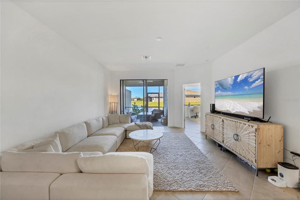 For Sale: $369,900 (2 beds, 2 baths, 1557 Square Feet)