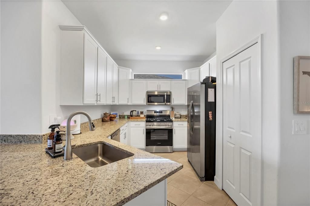 For Sale: $369,900 (2 beds, 2 baths, 1557 Square Feet)