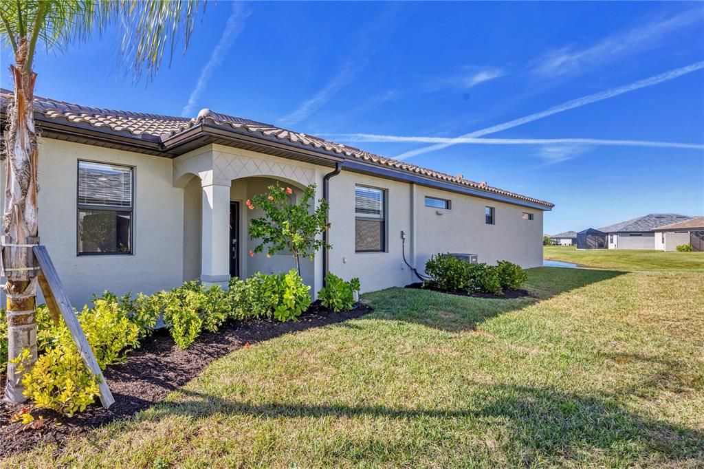 For Sale: $369,900 (2 beds, 2 baths, 1557 Square Feet)