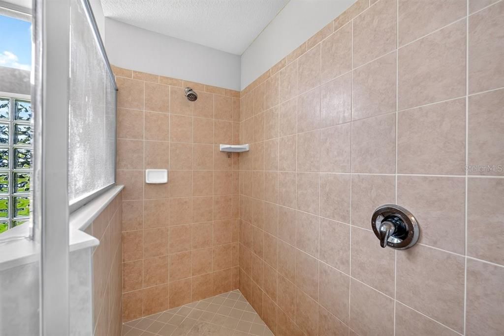 En Venta: $497,000 (3 camas, 2 baños, 1983 Pies cuadrados)