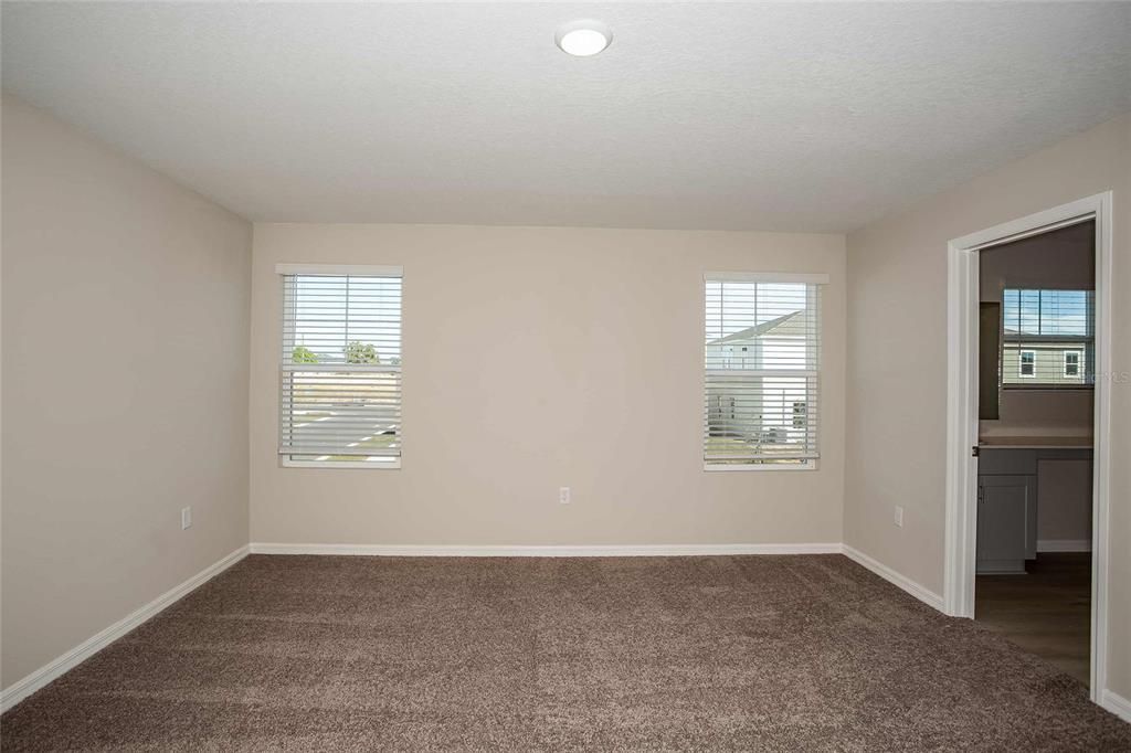 For Sale: $373,340 (5 beds, 3 baths, 2422 Square Feet)