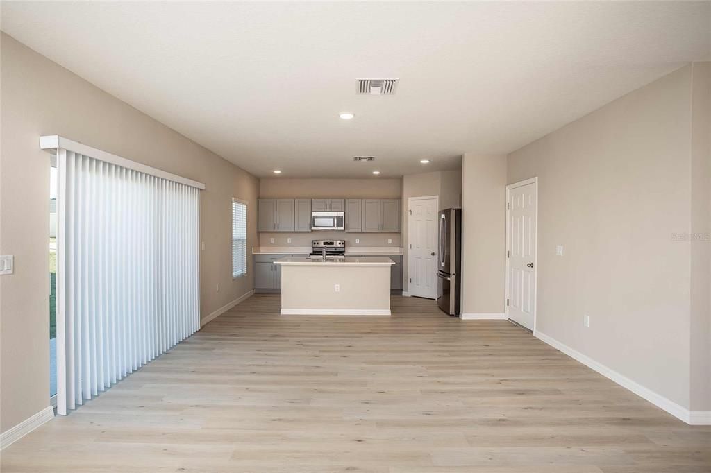 For Sale: $373,340 (5 beds, 3 baths, 2422 Square Feet)