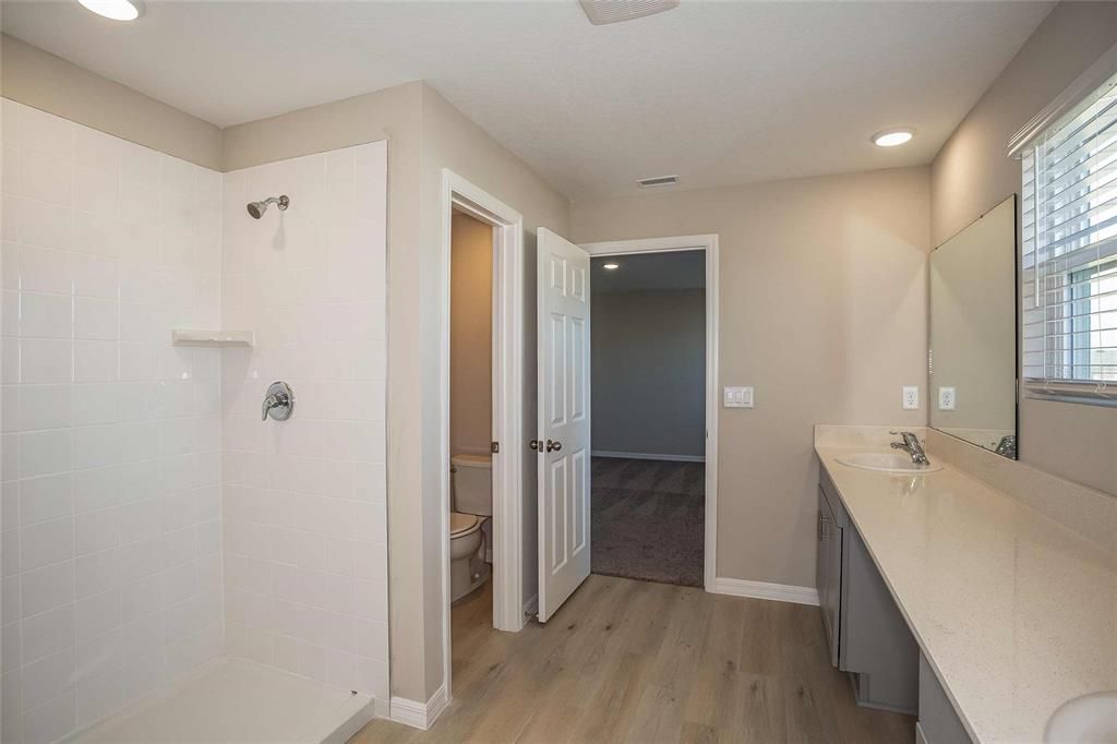 For Sale: $373,340 (5 beds, 3 baths, 2422 Square Feet)