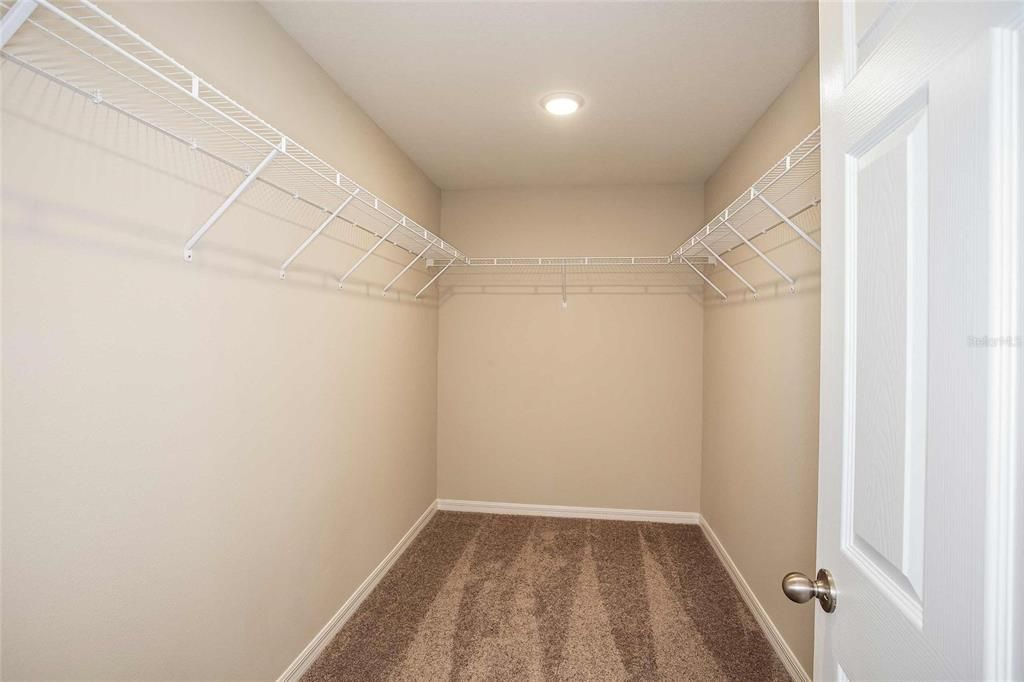 For Sale: $373,340 (5 beds, 3 baths, 2422 Square Feet)