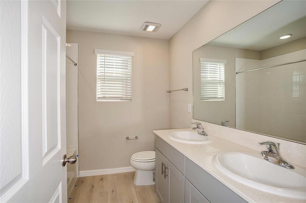 For Sale: $373,340 (5 beds, 3 baths, 2422 Square Feet)