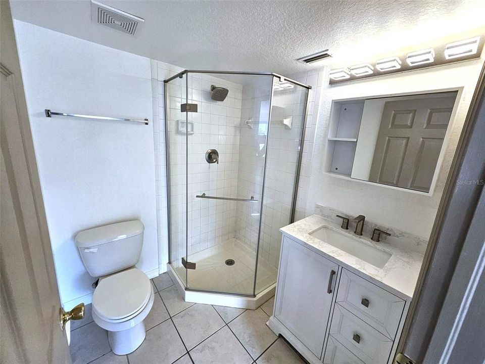 For Rent: $1,600 (2 beds, 2 baths, 860 Square Feet)