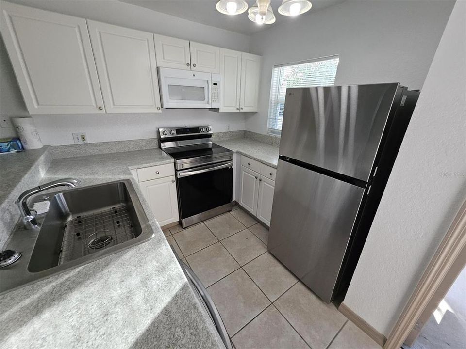 For Rent: $1,600 (2 beds, 2 baths, 860 Square Feet)
